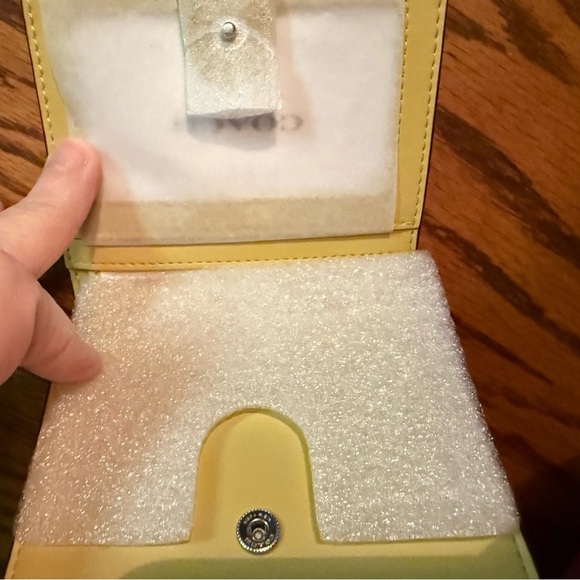 NWT Coach x Peanuts Snap Wallet featuring Charlie Brown - Picture 8 of 9